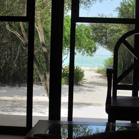 Two Bedroom Beachfront Villa セレストゥン エクステリア 写真