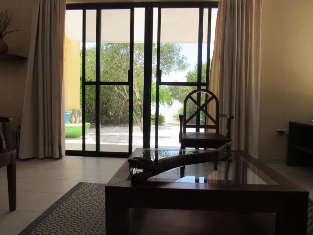 Two Bedroom Beachfront Villa セレストゥン エクステリア 写真