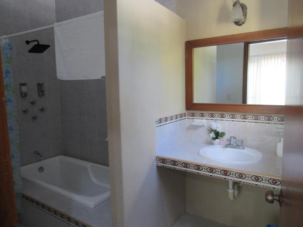 Two Bedroom Beachfront Villa セレストゥン エクステリア 写真